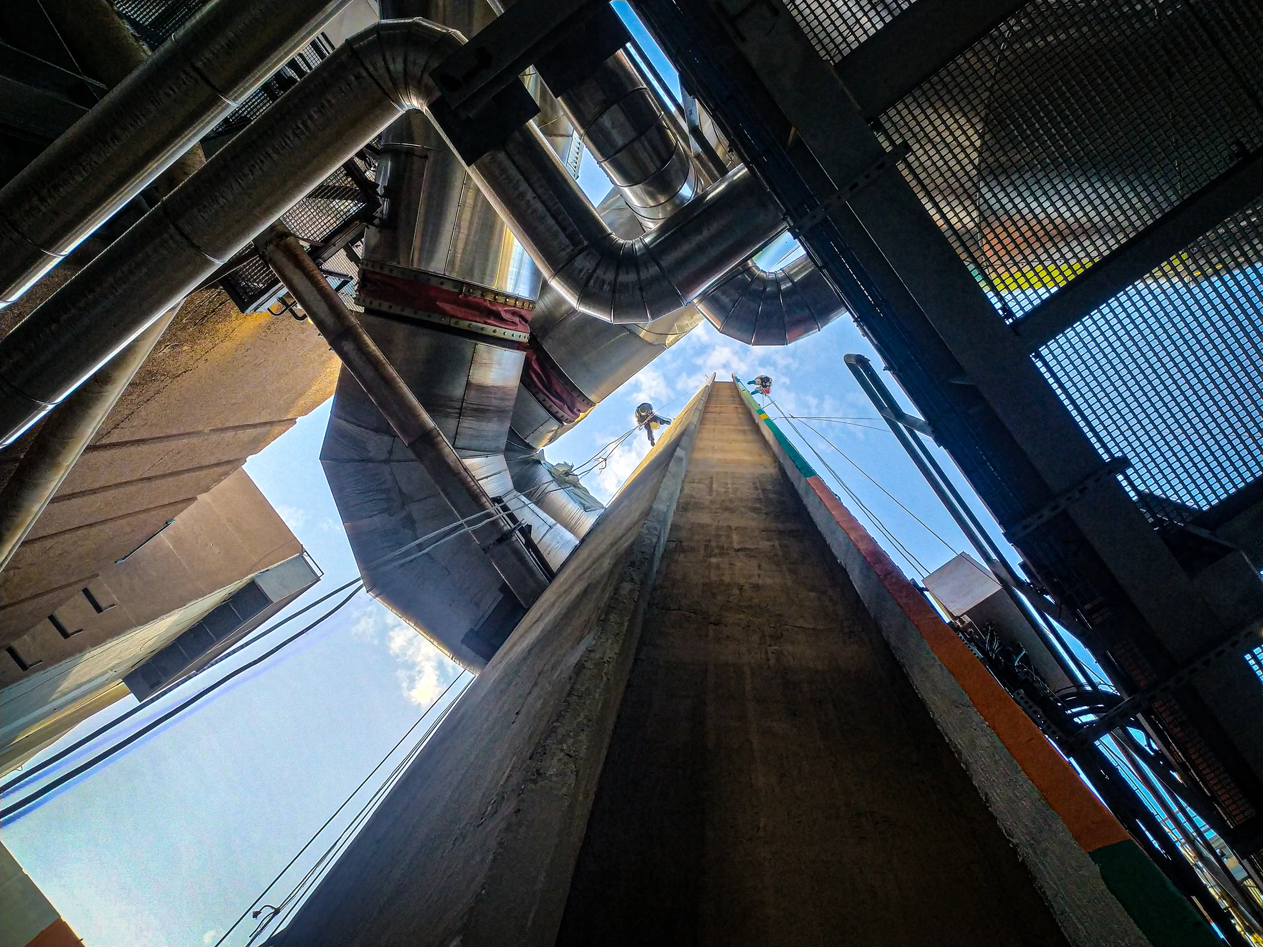 Préparation et remise en état d’une cheminée industrielle de 50 mètres